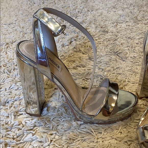 STEVE MADDEN SILVER HEELS - Picture 2 of 4